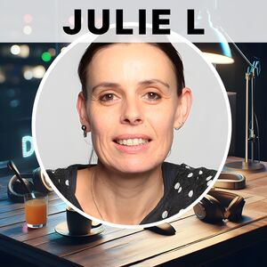 Julie L (Femme, Médium Bas, FR)